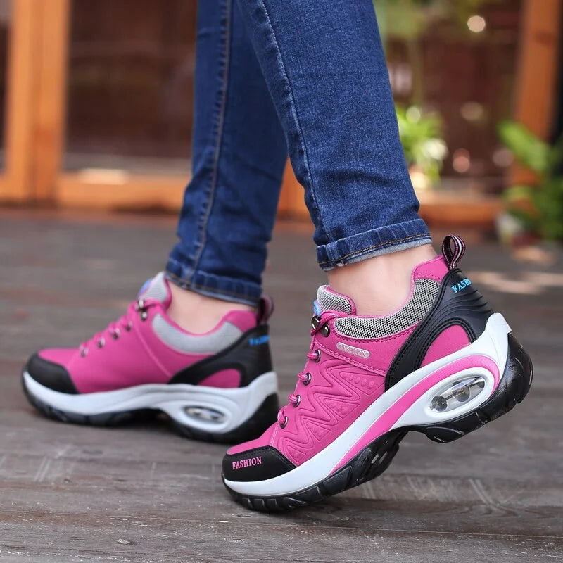 Performance-orientierte Damen Sneakers mit Stoßdämpfung für optimalen Komfort bei jedem Schritt.