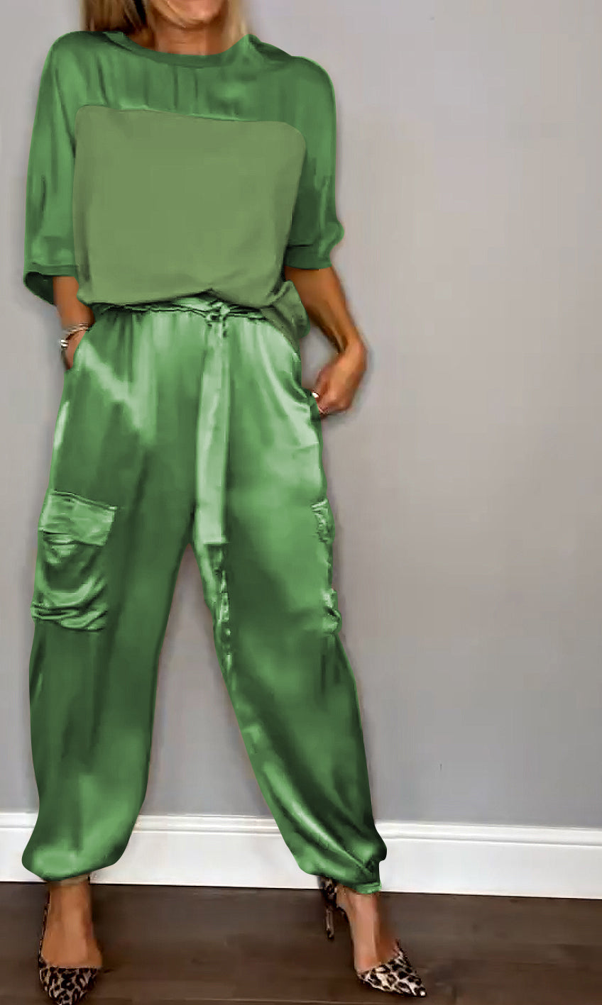 Damen Sommeroutfit: Stilvoller Zweiteiler für Eleganz und Komfort bei jeder Gelegenheit.