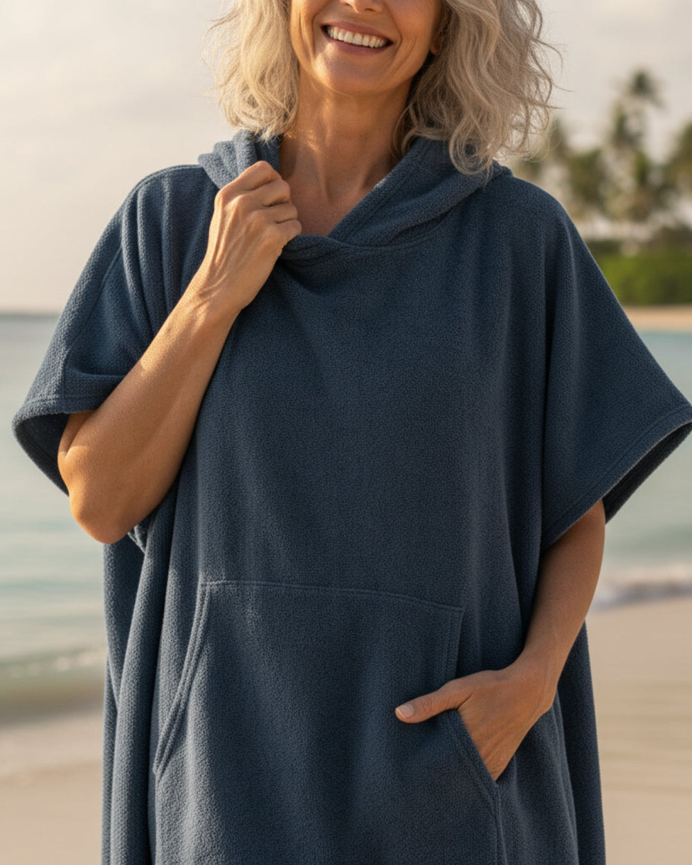 Legeres Damen Sommerkleid im Poncho-Stil, ideal als Beachwear und leichtes Freizeitkleid für warme Tage.