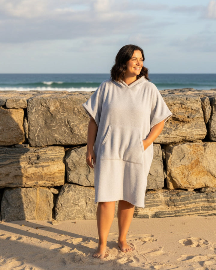 Stilvolles Damen Strand-Poncho-Kleid, die perfekte Einheitsgröße für entspannte Momente im Sommerurlaub.
