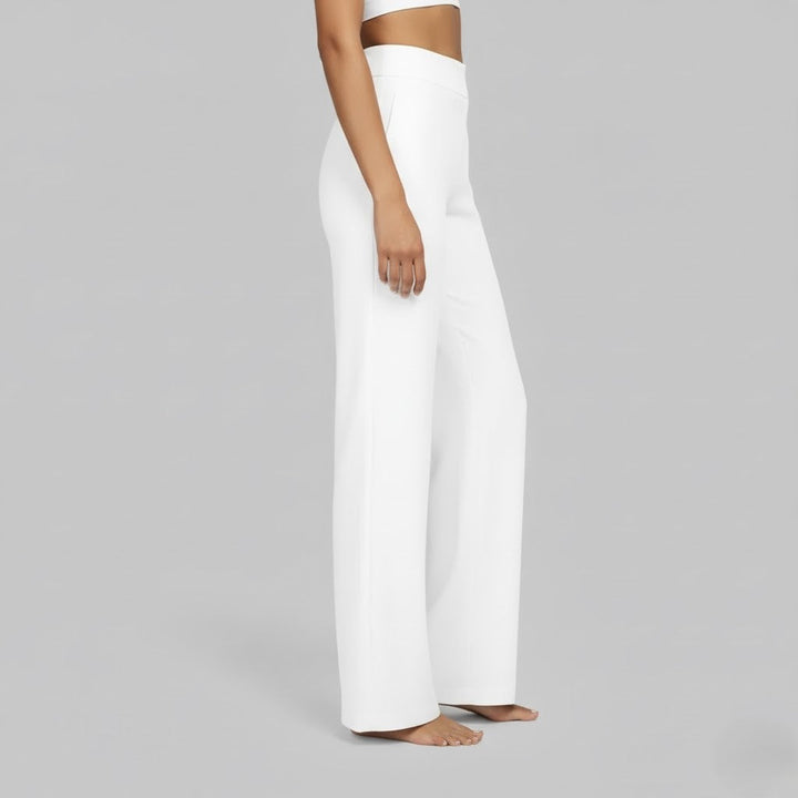 Modische Damen Stretchhose mit weitem Bein. Perfekt als Freizeithose oder Sommerhose.