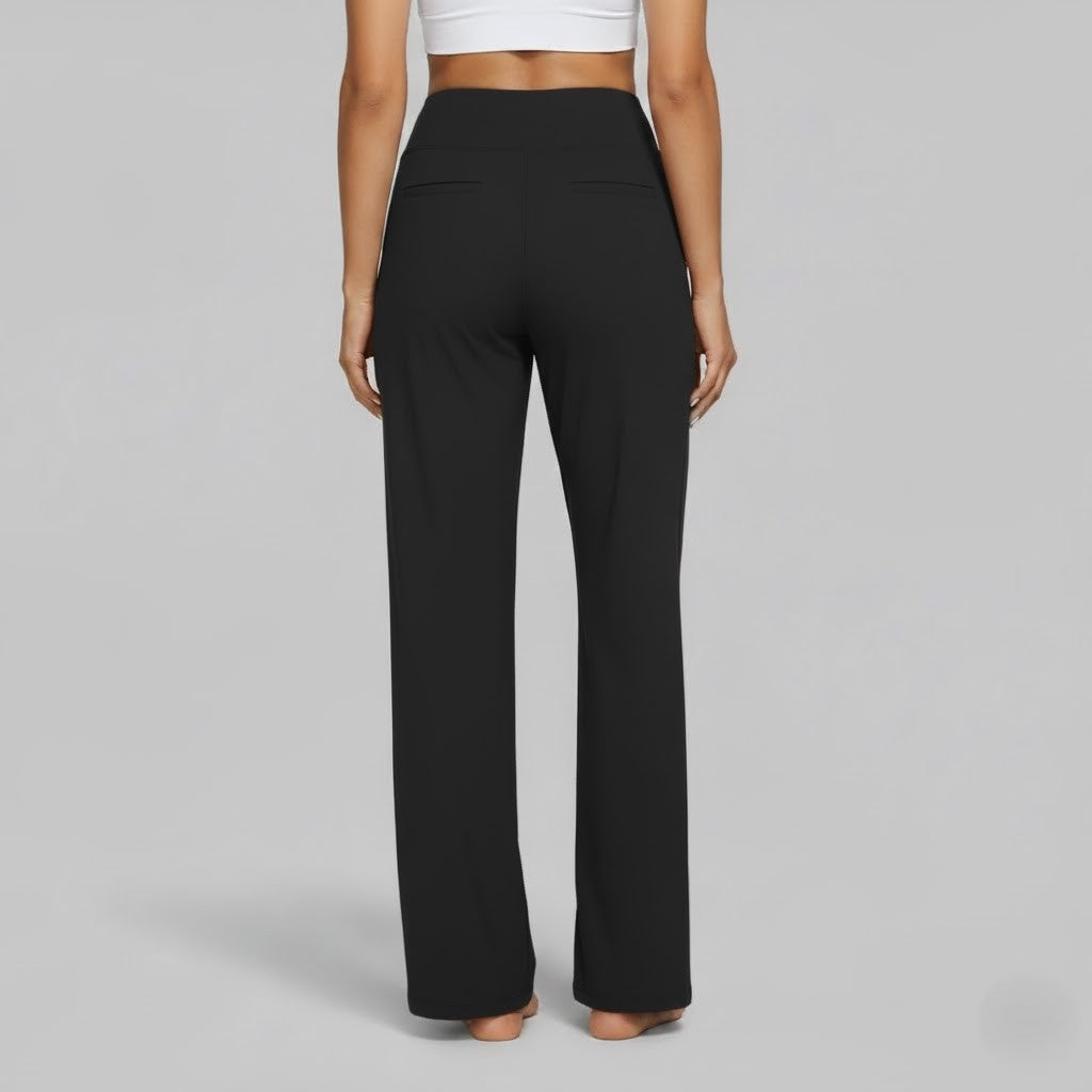 Alltagstaugliche Damen Stretchhose mit weitem Bein. Bietet Komfort und modernen Look.