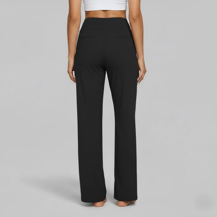 Alltagstaugliche Damen Stretchhose mit weitem Bein. Bietet Komfort und modernen Look.