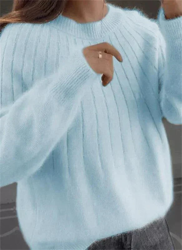 Stylischer Damen Strickpullover, leicht kombinierbar für elegante & lässige Winter-Outfits. Damenmode Essential.