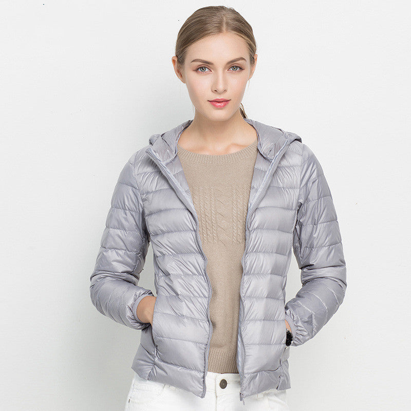Warme Damen Winter Pufferjacke, gesteppt, mit Kapuze. Ideale leichte Winterjacke für den Outdoor-Einsatz bei Kälte.