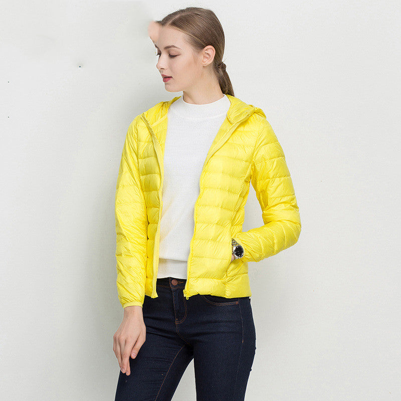 Vielseitige, superleichte Damen Winter Pufferjacke mit Kapuze. Modische Kurzjacke, perfekt für Outdoor, Stadt & Reise.