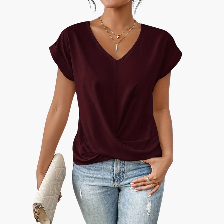 Komfortables Damen Herz-Ausschnitt T-Shirt, lässig-elegant für sommerliche Tage.