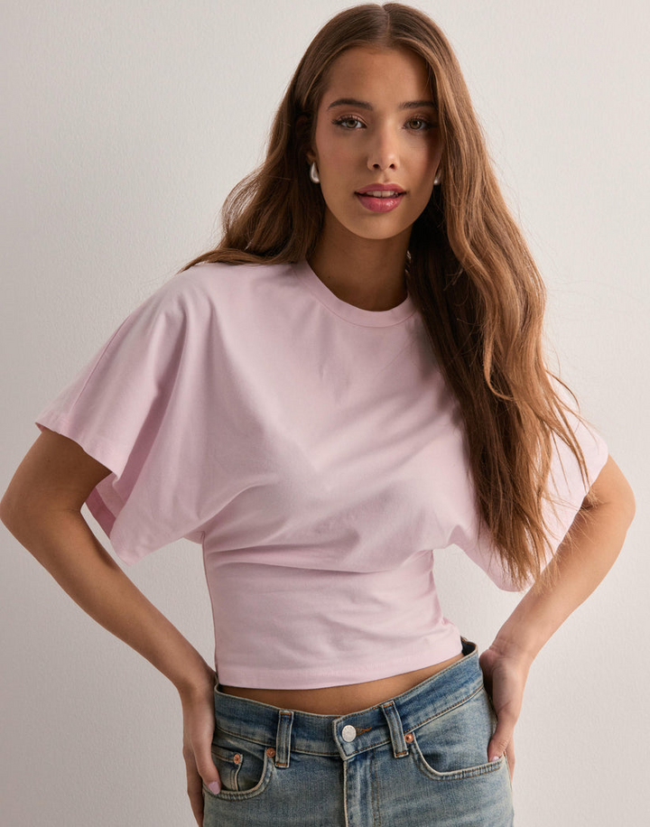 Bequemes Damen T-Shirt mit Oversize-Ärmeln für maximalen Komfort und entspannten Freizeit-Stil.