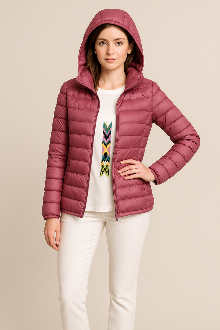 Damen taillierte Steppjacke mit Kapuze, schlank und elegant, ideal als warme Winter- oder stilvolle Übergangsjacke.