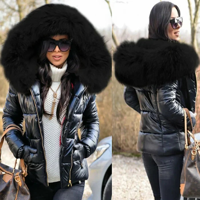 Warme, moderne Damen Winterjacke, tailliert mit Kunstfellkapuze. Perfekt für Outdoor & Wintermode-Outfits.