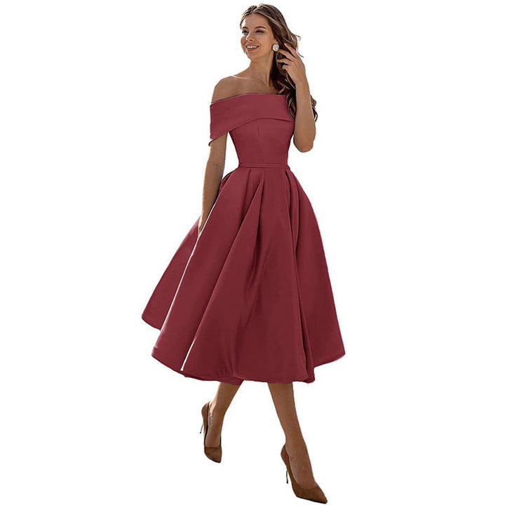 Bequemes trägerloses Partykleid mit schlichtem, elegantem Design für besondere Momente.