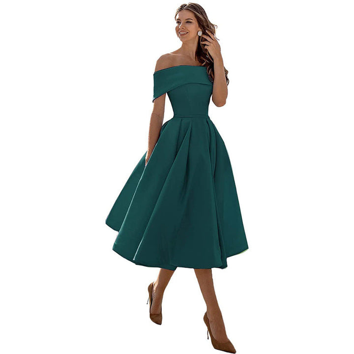 Elegantes trägerloses Damenkleid in Schwarz, perfekt für Abendveranstaltungen und Partys.