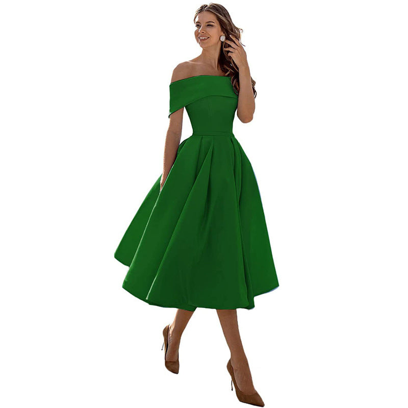 Bequemes trägerloses Cocktailkleid, ideal für Sommerabende und besondere Feste.