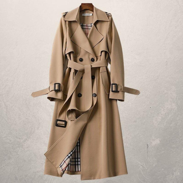 Damenmode: Klassischer Doppelreiher Trenchcoat mit Taillengürtel, elegant und zeitlos. Perfekt sitzend.