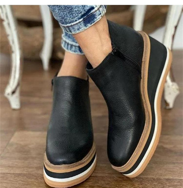 Frontansicht der eleganten Damen Urban Booties, perfekte Damenschuhe für Stadt, Büro und Freizeit.