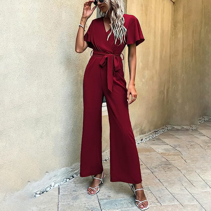 Trendiger Damen Overall mit V-Ausschnitt, weitem Bein (Culotte), lockerer Passform und seitlichen Taschen.
