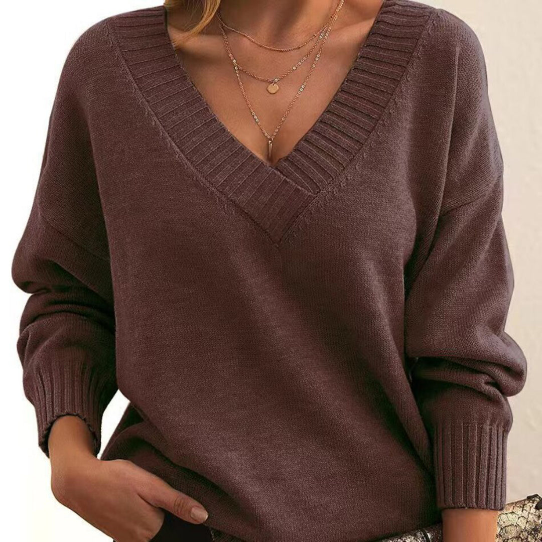 Weicher Damen V-Ausschnitt Pullover in Beige, locker geschnitten, ideal für Herbstoutfits.