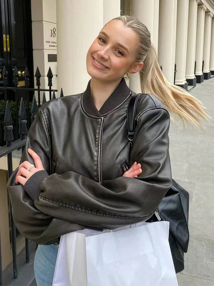 Bequeme Damen Bomberjacke mit Stehkragen im Vintage-Stil. Warme Übergangsjacke für kühle Tage im Herbst & Frühling.