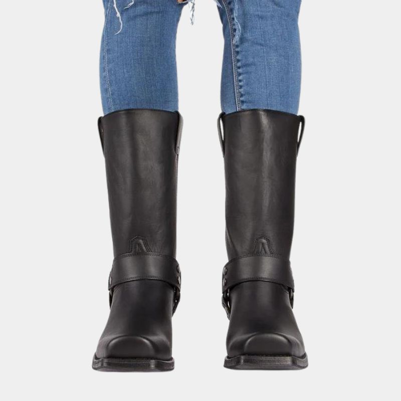 Nahaufnahme des eleganten, robusten Vintage Damen Cowboystiefels, zeigt feine Lederstruktur und detaillierte Western-Naht.