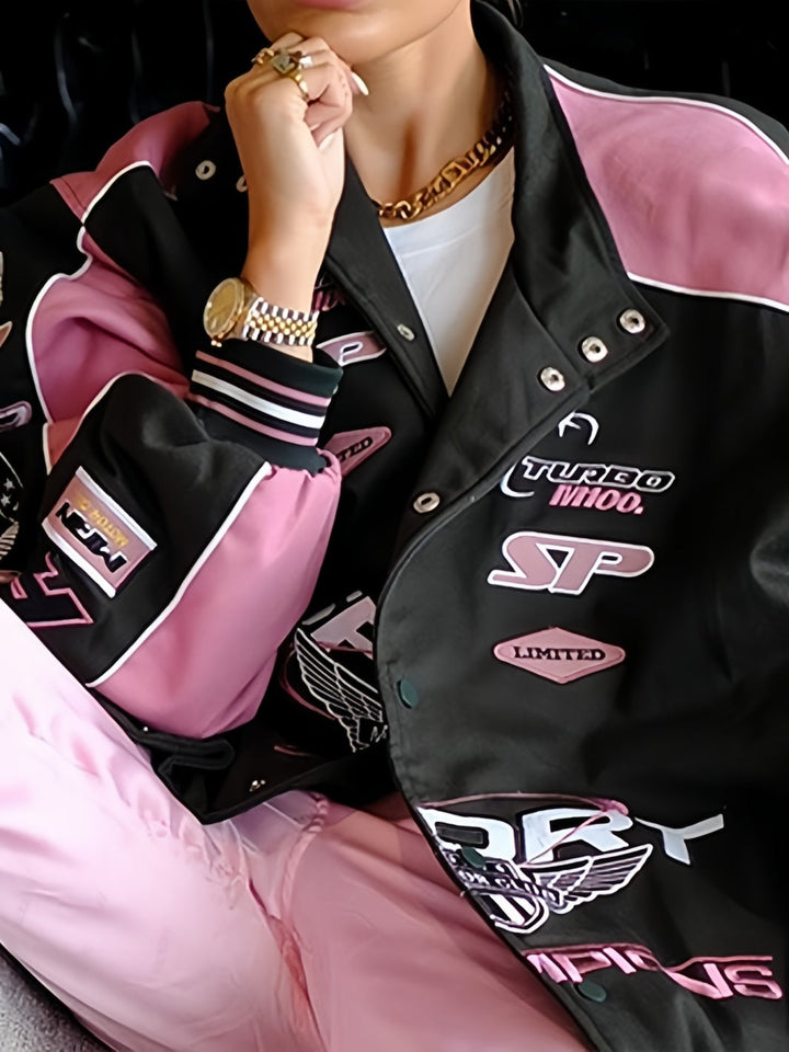 Stylische Damen Raglan Motorradjacke schwarz-pink mit Slogan-Print. Ideal für Punk-Stil & Freizeitjacke.