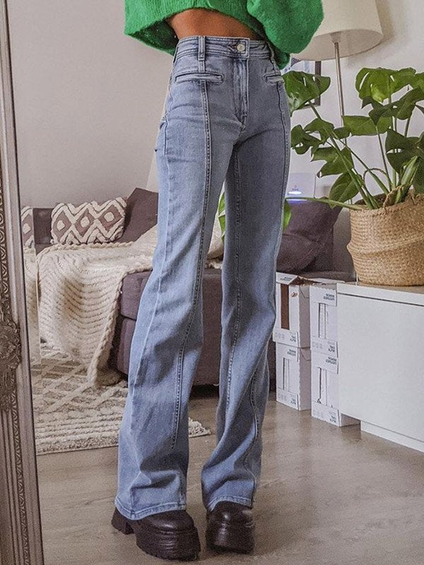 Stylische Damen Schlagjeans mit coolem Stern-Patch, hohem Bund & Flared-Schnitt für Streetwear.
