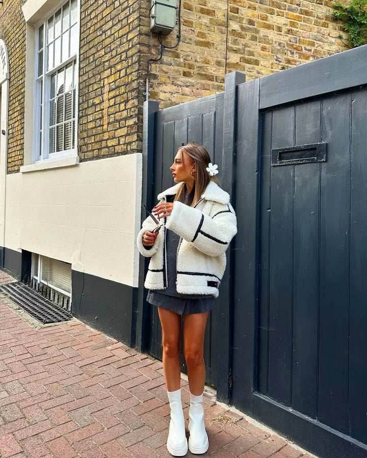 Stilvolle Damen Freizeitjacke, Vintage-Design, mit Stehkragen, warm und bequem für den Winter.