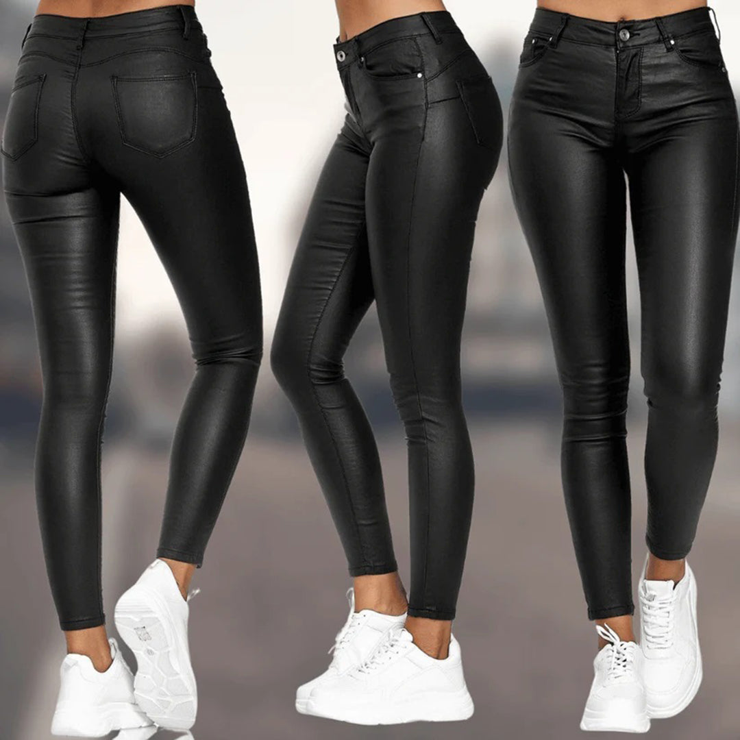 Elegante Damen Slim-Fit-Hose Viola in Kombination mit Bluse, ideal fürs Büro. Modisch & bequem.