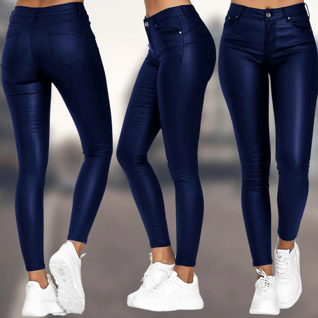 Modische Damen Viola Slim-Fit-Hose mit perfekter Passform, die Silhouette elegant betont.