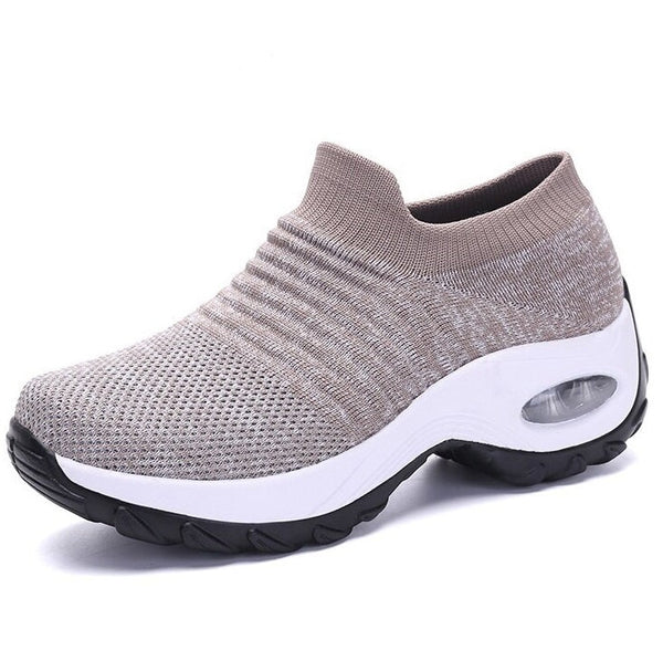Optimale Damen Walking-Sneaker, rutschfeste Sohle für sicheren Halt und komfortables Gehen.