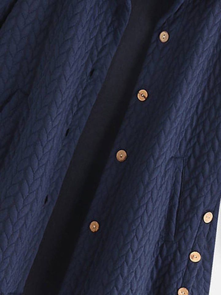 Textur der weichen, warmen Damen-Freizeitjacke mit Knöpfen, ideal für Herbst/Winter.