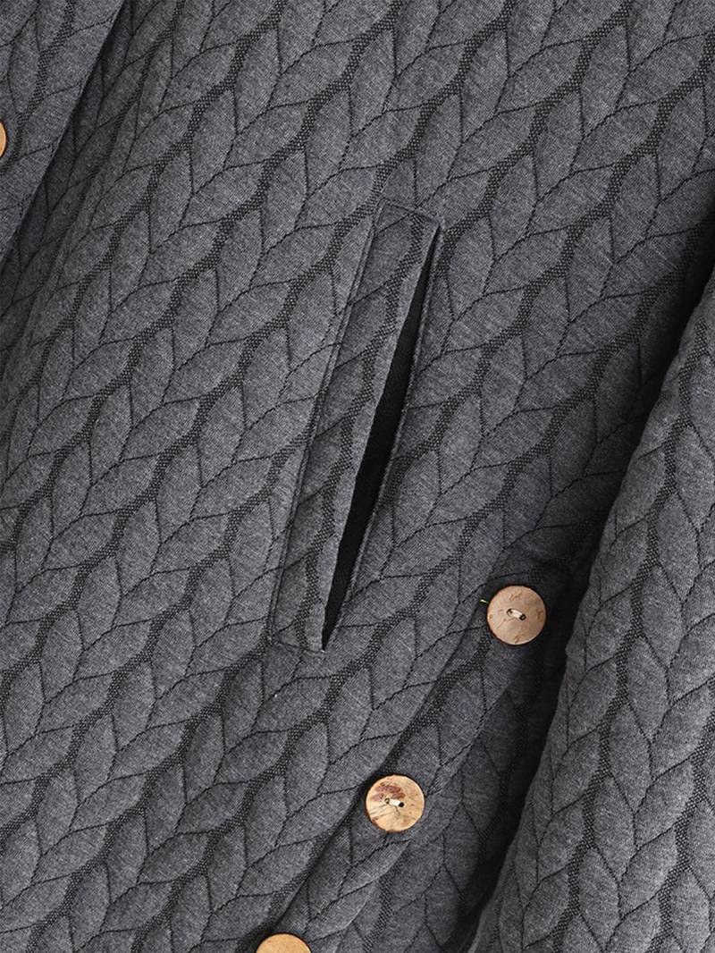 Ärmeldetail: Bequeme Damen-Freizeitjacke mit Knöpfen, warme Herbstjacke für Damenmode.