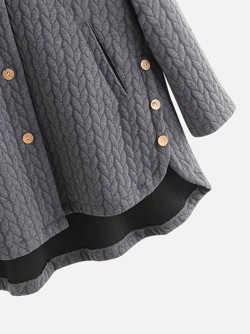 Frontansicht der stilvollen Damen-Freizeitjacke mit Knöpfen, warm und bequem.