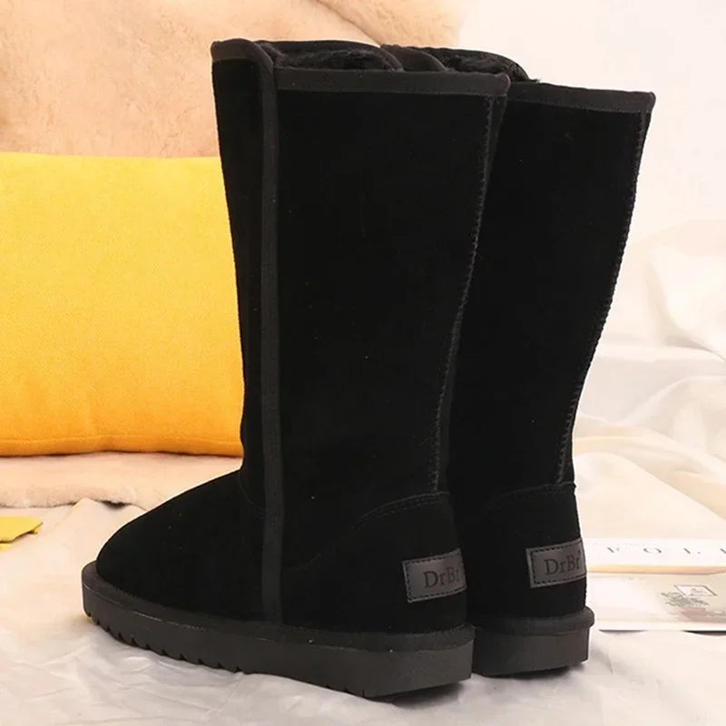Elegante Damen-Winterstiefel: kniehoch, warm gefüttert & wasserdicht. Perfekt für Schnee und kalte Temperaturen.