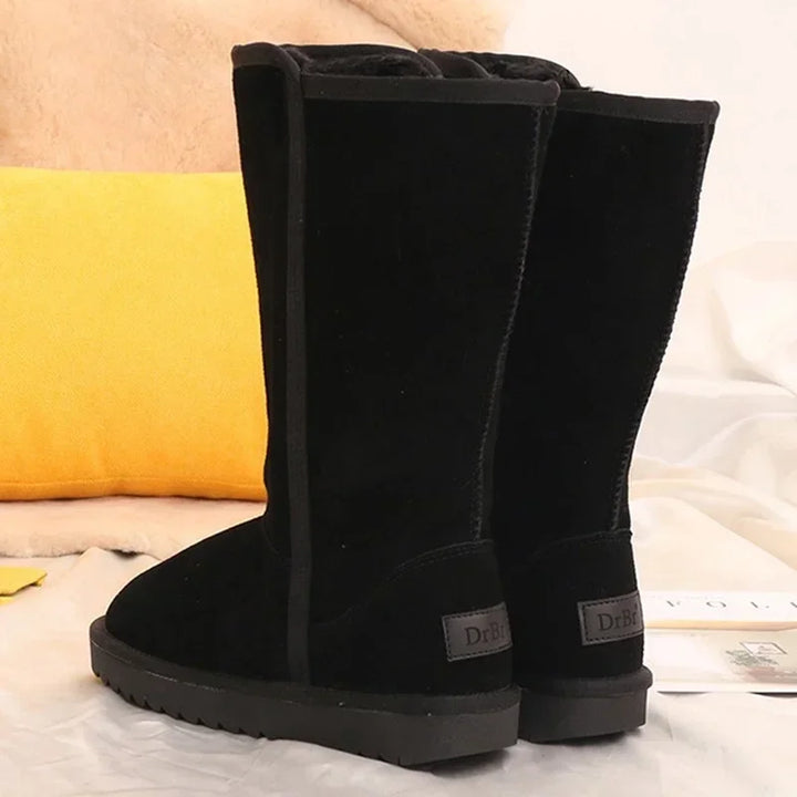 Elegante Damen-Winterstiefel: kniehoch, warm gefüttert & wasserdicht. Perfekt für Schnee und kalte Temperaturen.