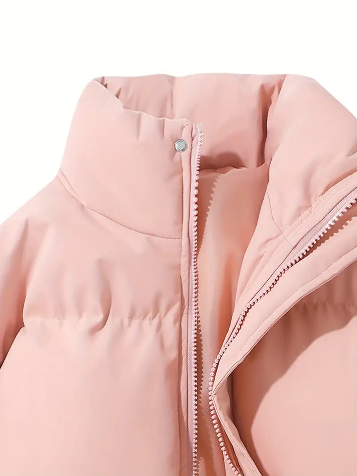 Klassische Damen Winterjacke mit Kapuze, behaglicher Komfort und Wärme für den ganzen Winter.