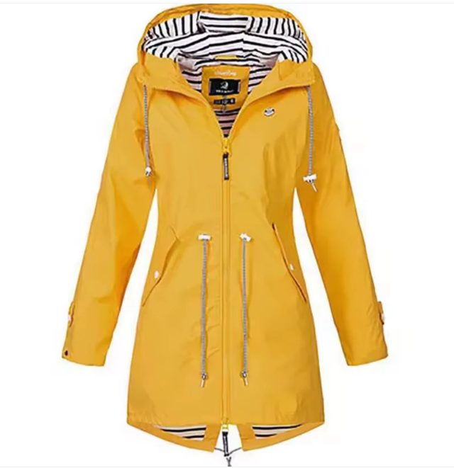 Komfortable, wasserdichte Damenjacke mit Kapuze. Leichte Frühlingsjacke für Schutz vor Wind und Regen im Alltag.