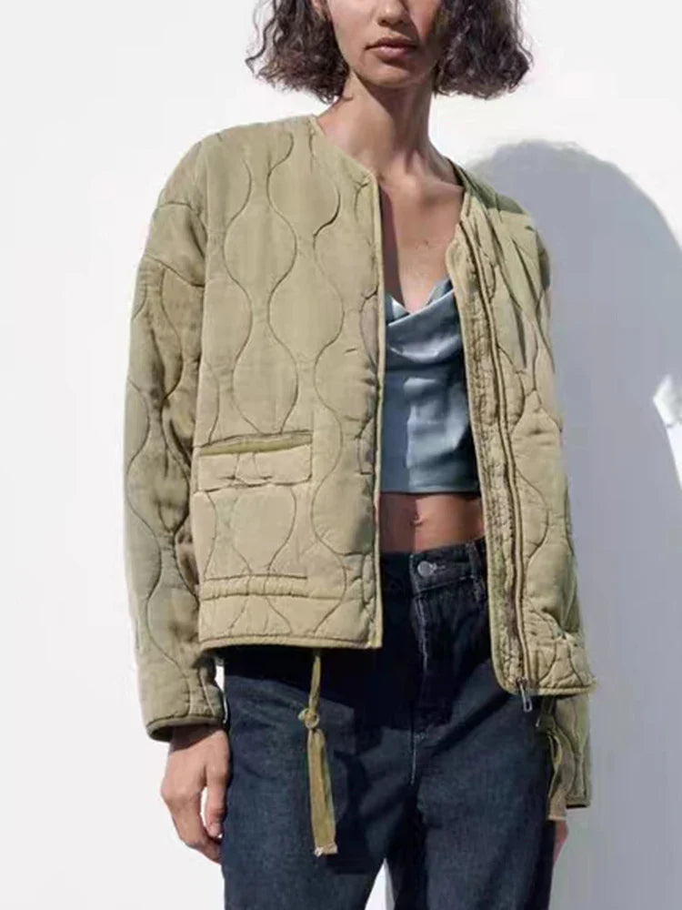 Schwarze Damen Übergangsjacke, wattiert. Modisch, warm & atmungsaktiv, perfekt für Outdoor und Stadt.