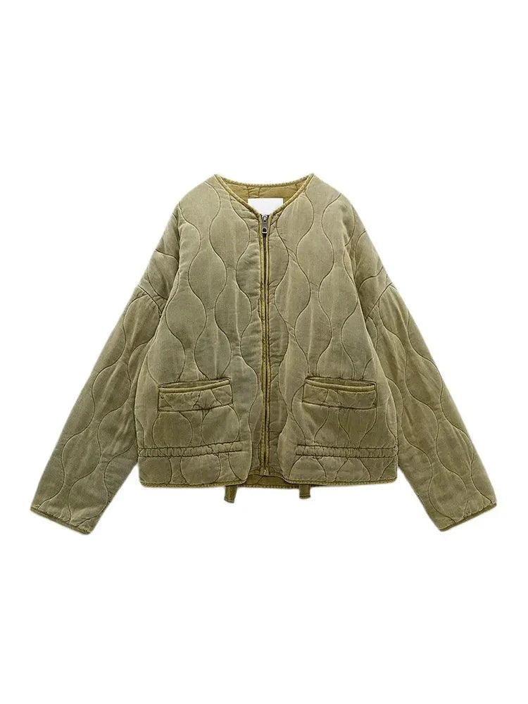 Weiche, wattierte Damenjacke. Grau, ideal für kühle Tage. Bietet Wärme & Komfort im eleganten, lässigen Stil.
