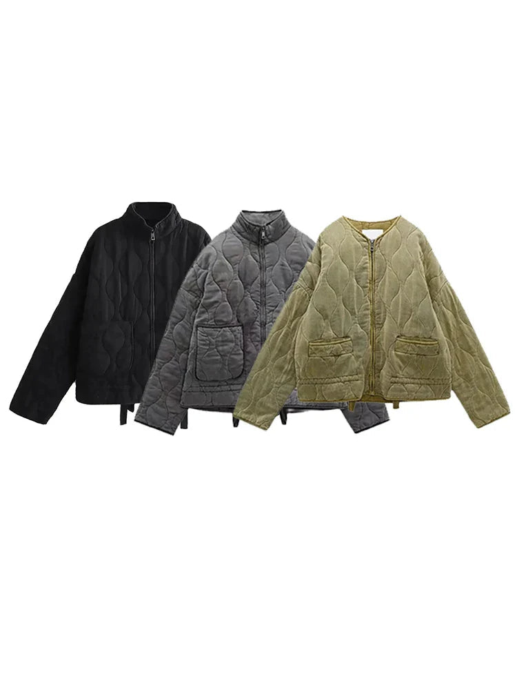 Wattierte Damen Outdoorjacke in Schwarz. Perfekt als Übergangsjacke, warm, atmungsaktiv und stylish.