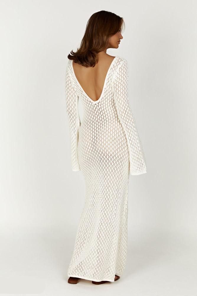 Bequemes, leichtes weißes Damen Strickkleid in Maxi-Länge. Perfektes Sommerkleid für heiße Tage.