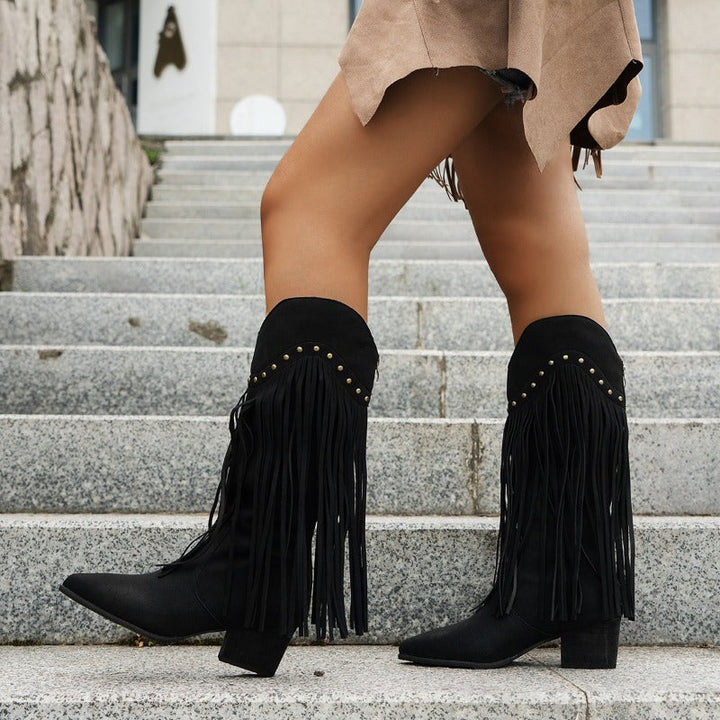 Schwarze Damen Fransenstiefel Sabina im Western-Vintage-Stil. Modische Stiefel für Boho- & Festival-Looks.