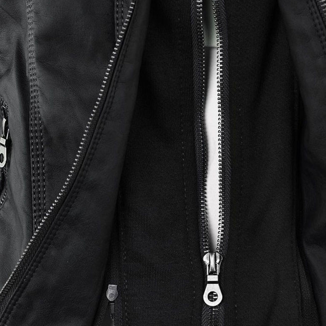 Wasserdichte Damen Kapuzenjacke, elegant im Design, schützt bei jedem Wetter.