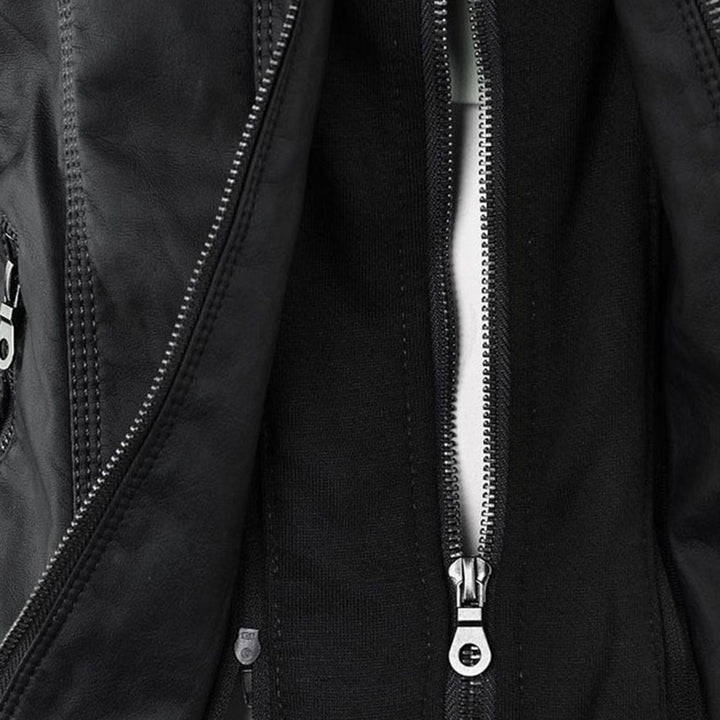 Wasserdichte Damen Kapuzenjacke, elegant im Design, schützt bei jedem Wetter.