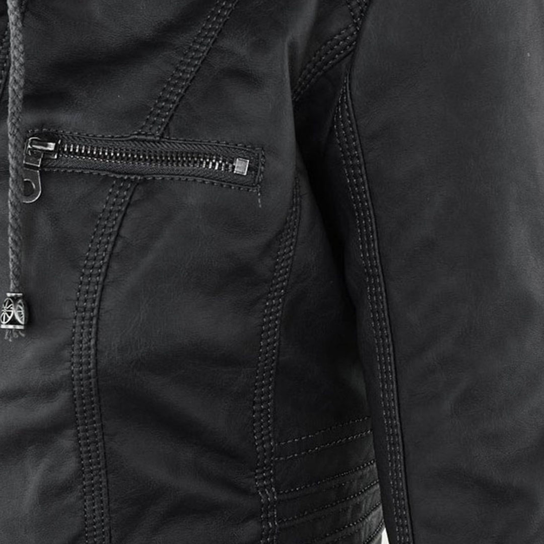 Moderne Damen Jacke mit Kapuze, wetterbeständig & stilvoll, ideal für Outdoor-Aktivitäten.