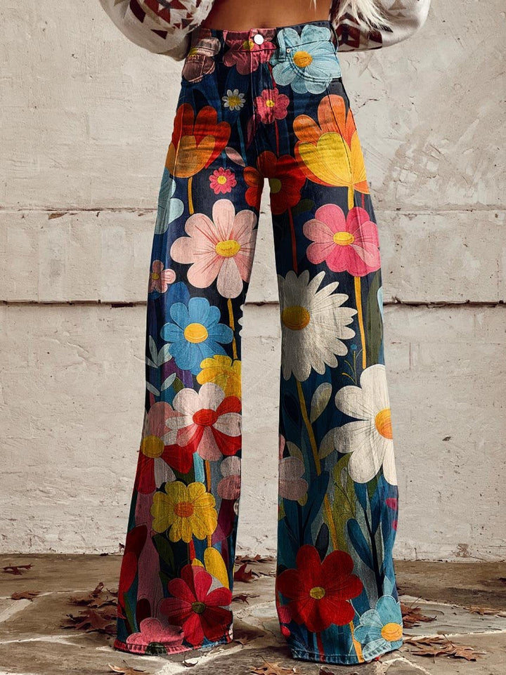 Modische Damenjeans im Wide-Leg Stil mit floralem Muster, hochgeschnitten & bequem. Eine elegante Hose für jeden Tag.