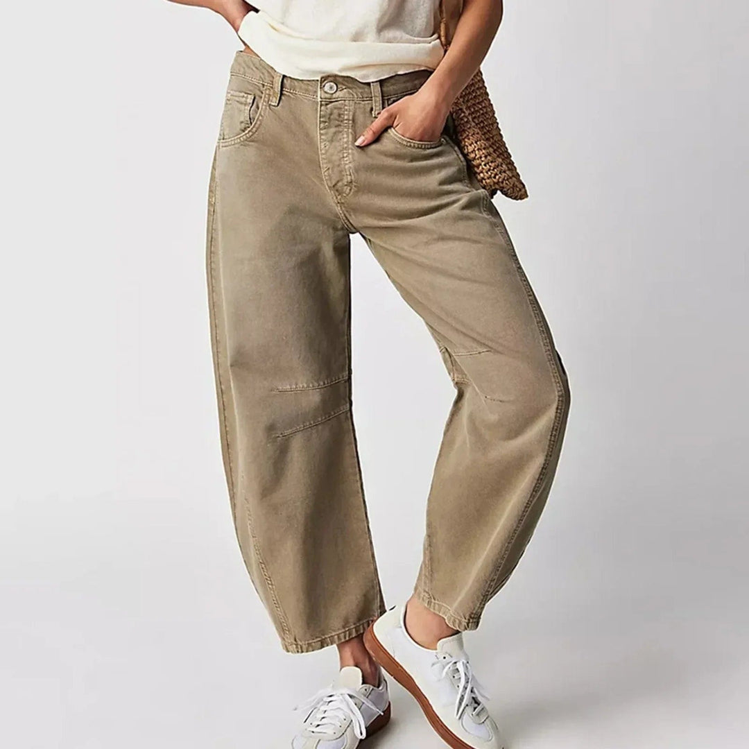 Lässige Damenjeans mit weitem Bein und komfortabler Passform, perfekt für moderne Looks.