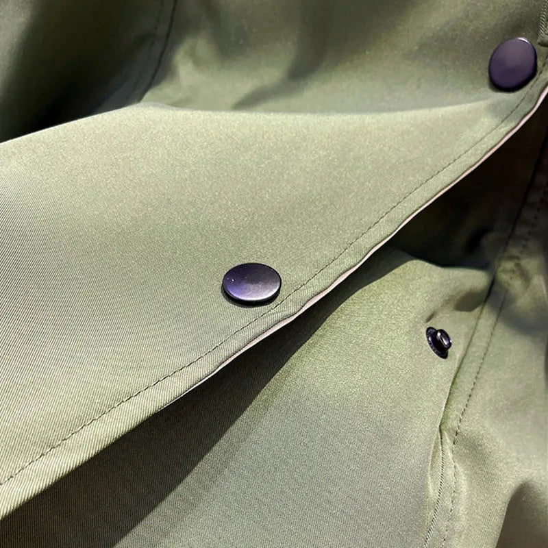 Funktionale Damen Windbreaker-Jacke, winddicht, wasserdicht, mit Taillenzug und Kapuze, für Outdoor & Freizeit.