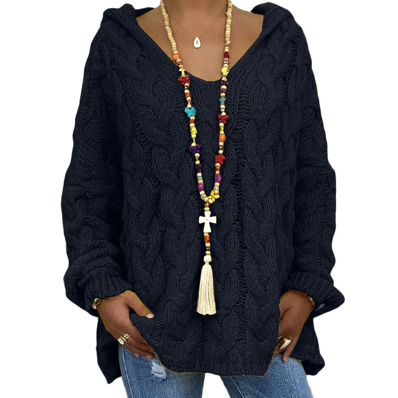 Modischer Damen Strick-Hoodie mit Zopfmuster, ein stilvolles Oberteil für die kalte Jahreszeit.