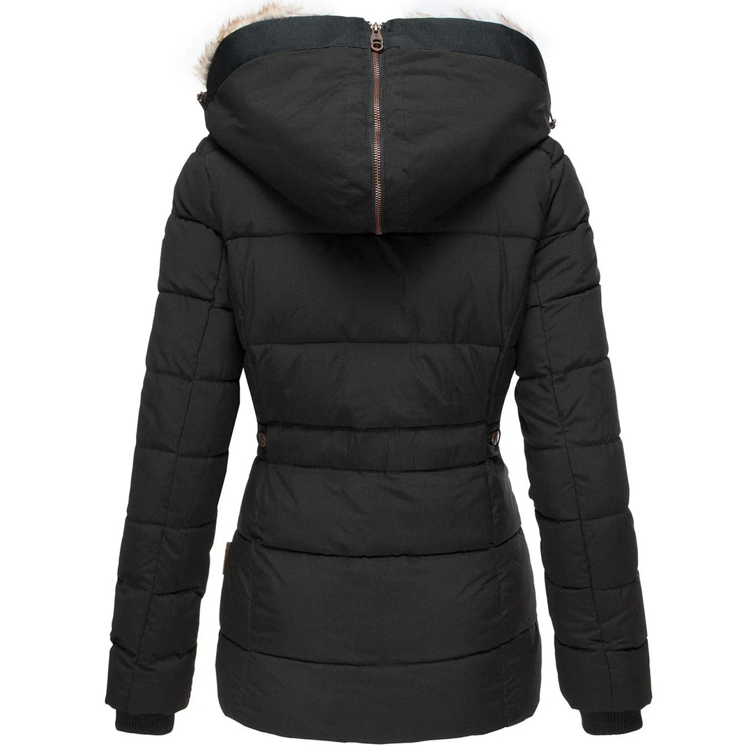 Warme & stylische Damen Winter Steppjacke, figurbetont, mit praktischer abnehmbarer Kapuze.
