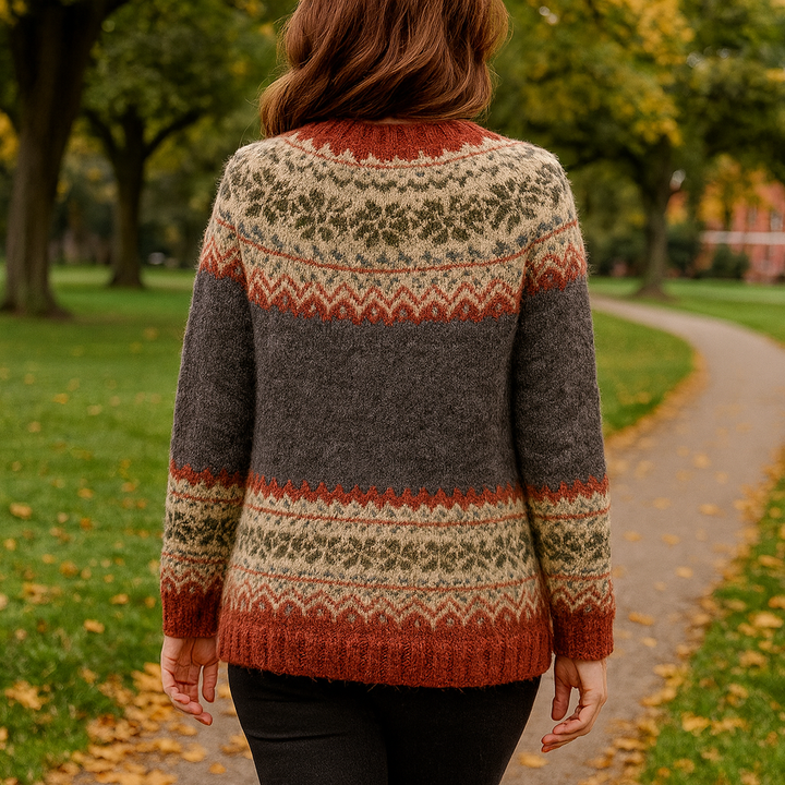 Warme Damen Strickjacke im nordischen Muster, ideal für Layering und stilvolle Winter-Outfits.